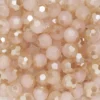 95 fasetterte glassperler på streng, 4 mm i diameter – rosa