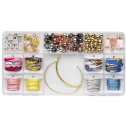 Armbåndsett, alt for å lage tekstilarmbånd – bling, perler, dusker og sløyfer!
