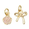 2 gullfargede anheng / charms, rosa rose Ø7,7 mm, sløyfe / ribbon 10×10 mm