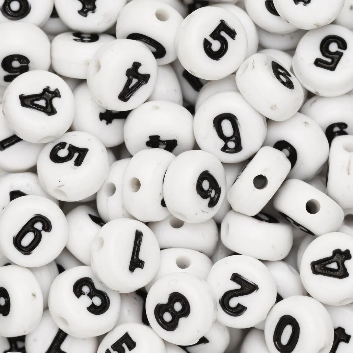 Hvite tallperler 0–9 – 150 stk. Svarte tall