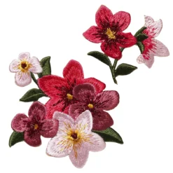 Iron-on strykemerke 2 blomster med glitterdetaljer, en stor (85×65 mm) og en liten