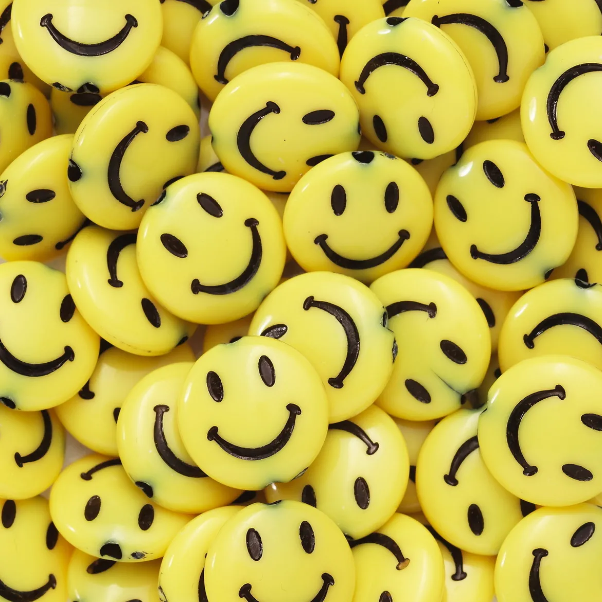 50 klargule store runde smileyperler – spre glede med smileys! Ø14 mm