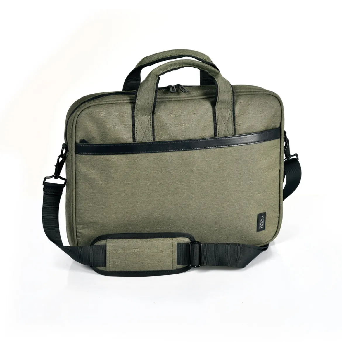Kozo laptopveske, laget av resirkulerte PET-flasker, olive. Mål: 41,5×31×4,5 cm