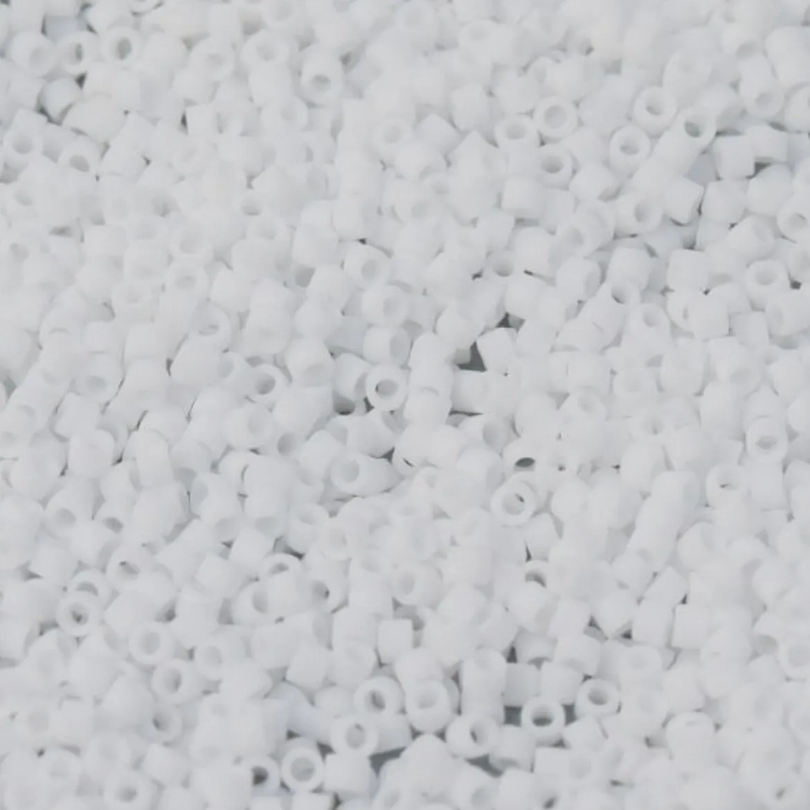 MIYUKI Delica 11/0 crystal 5 g – DB0750 Matted Opaque Crystal