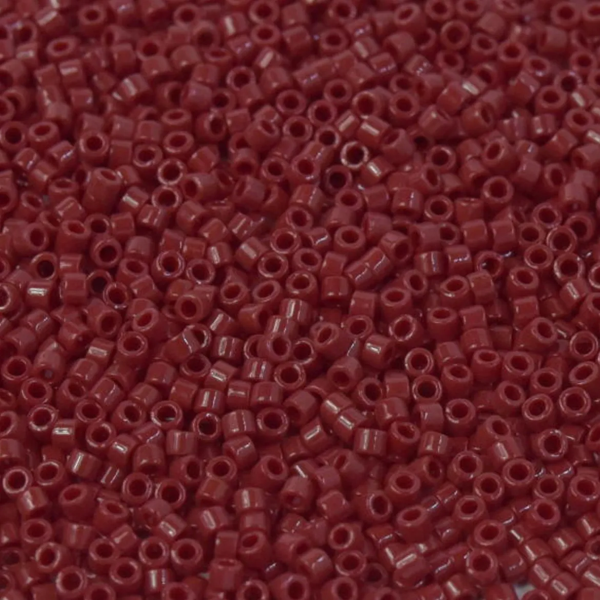MIYUKI Delica 11/0 rød opak 5 g – DB1140 Matted Opaque Dark Red