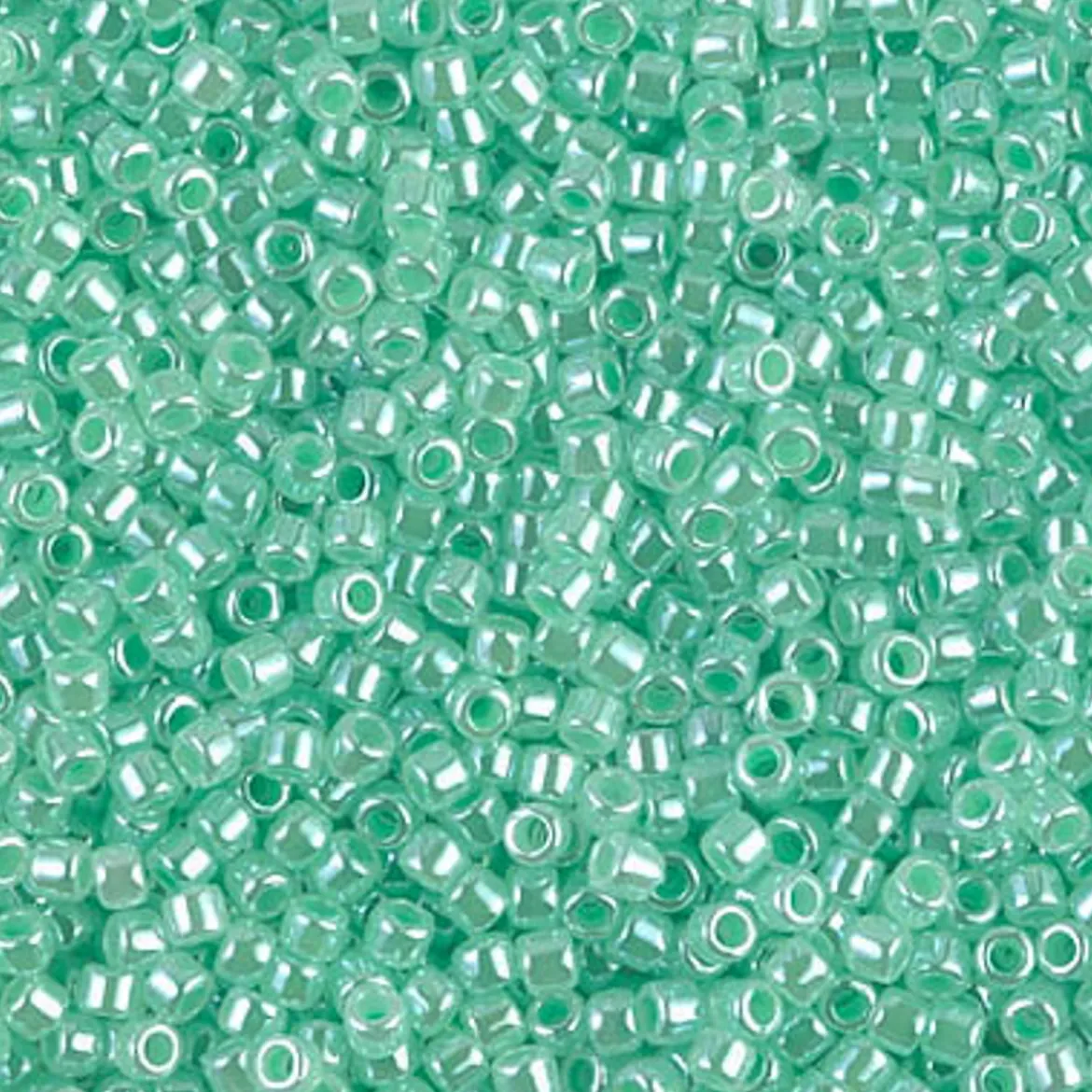 MIYUKI Delica grønn glans 5g – DBM0237 Lined Crystal Light Green