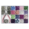 Perlekit med en mengde perler og smykketilbehør + tråd og kombitang