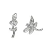 2 sølvfargede anheng / charms øyenstikker 13,8×14,5 mm, rose 7×18,6 mm