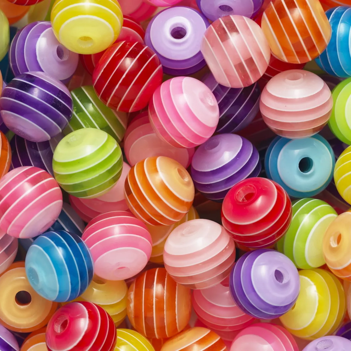 Stripete perler, fargerike stripeperler med sjikt, ca. 50 stk. med diameter 10 mm