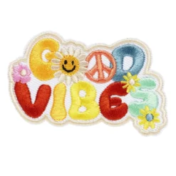 Strykemerke med fargerik tekst Good vibes 70×40 mm