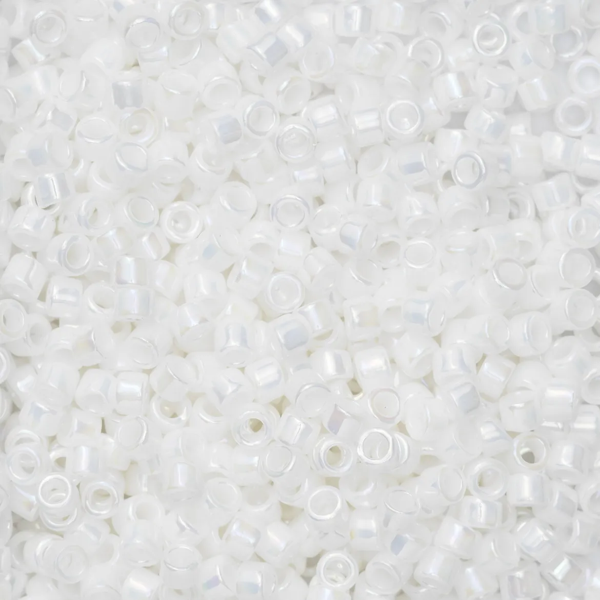 TOHO-perler 11/0 – 401 Opaque white rainbow