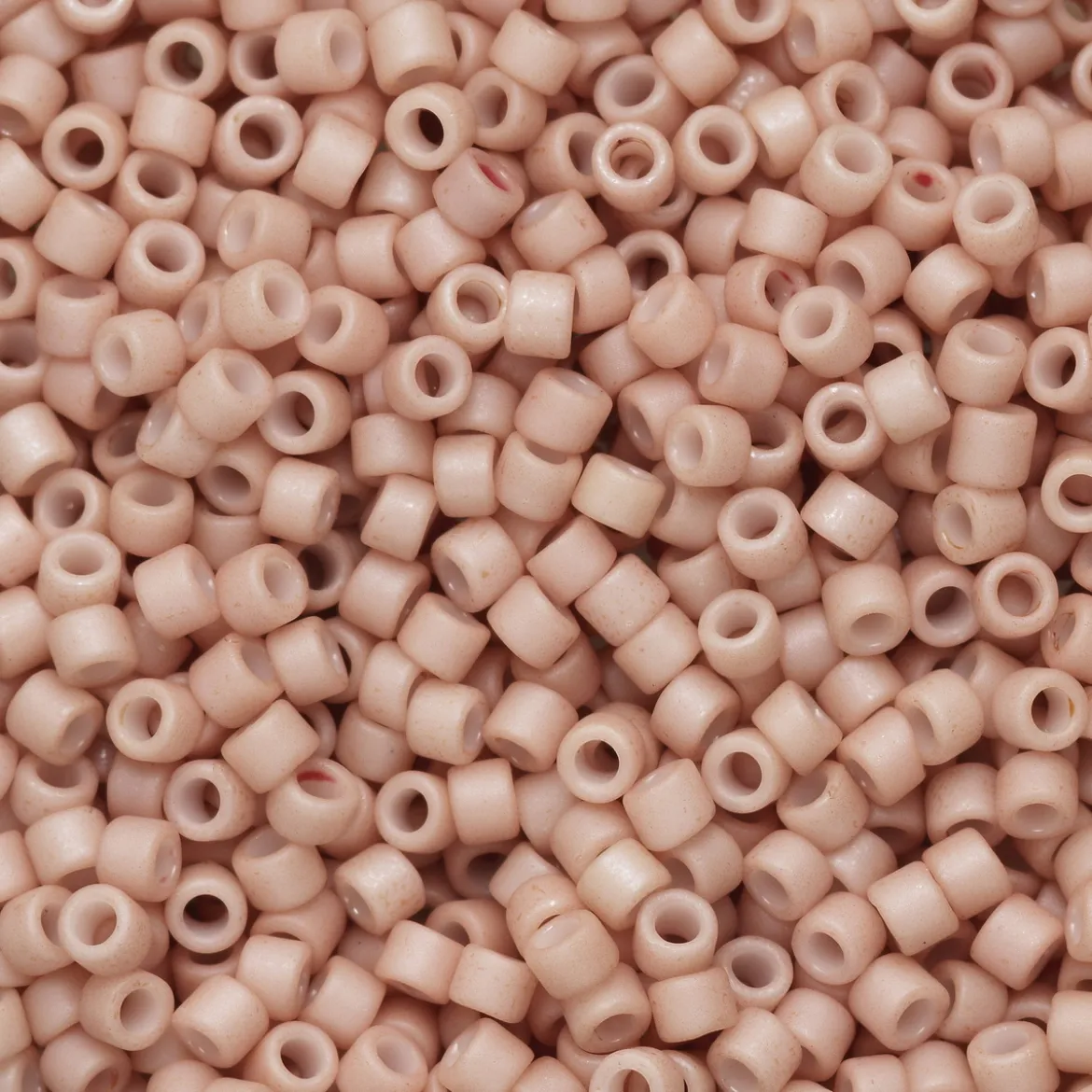 TOHO-perler 11/0 – beige frostet, 764 Opaque frosted pastel shrimp