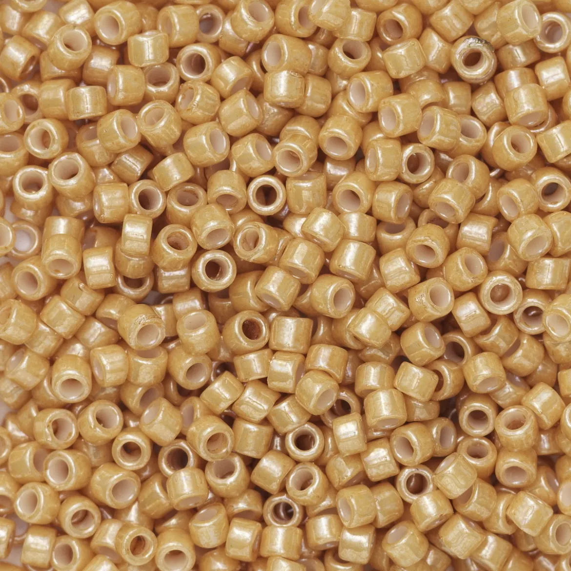 TOHO-perler 11/0 – 123D Beige opaque luster