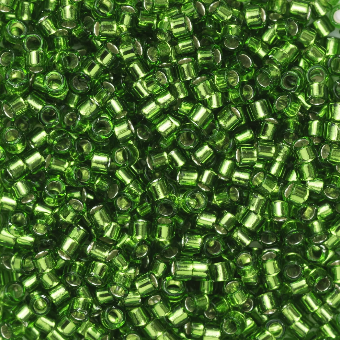 TOHO-perler 11/0 – grønn, 27 Silverlined peridot
