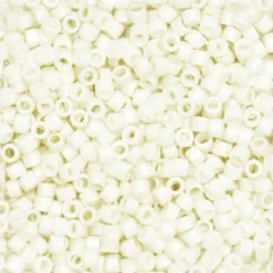 TOHO-perler 11/0 – kremgul matt, 762 Opaque frosted pastel egg shell
