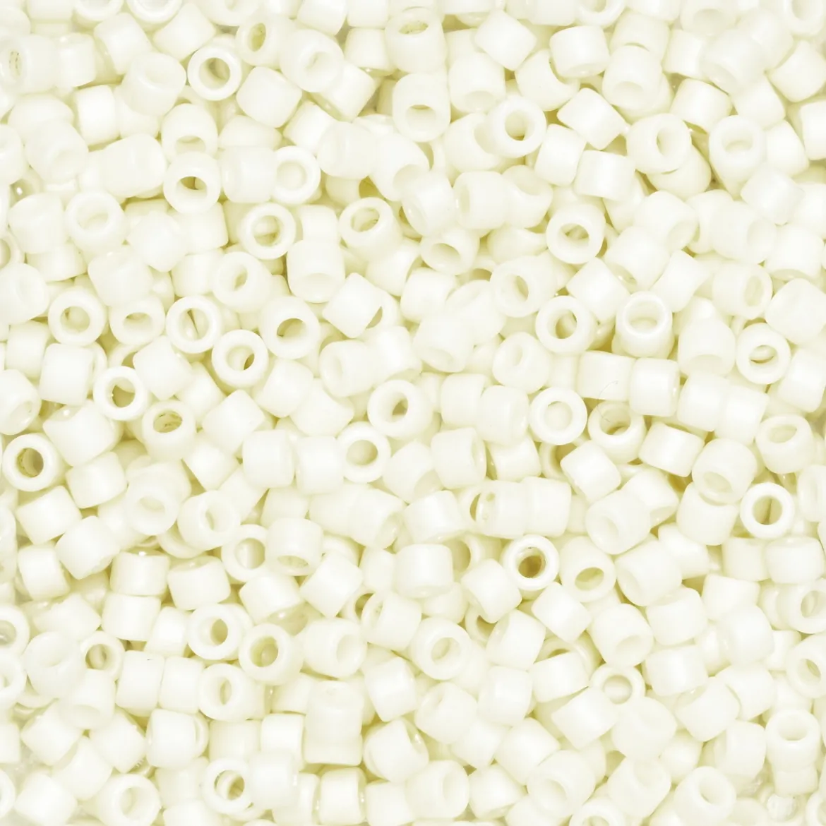 TOHO-perler 11/0 – kremgul matt, 762 Opaque frosted pastel egg shell