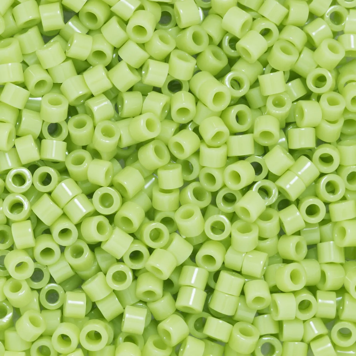 TOHO-perler 11/0 – lysegrønn blank, 44 Opaque sour apple