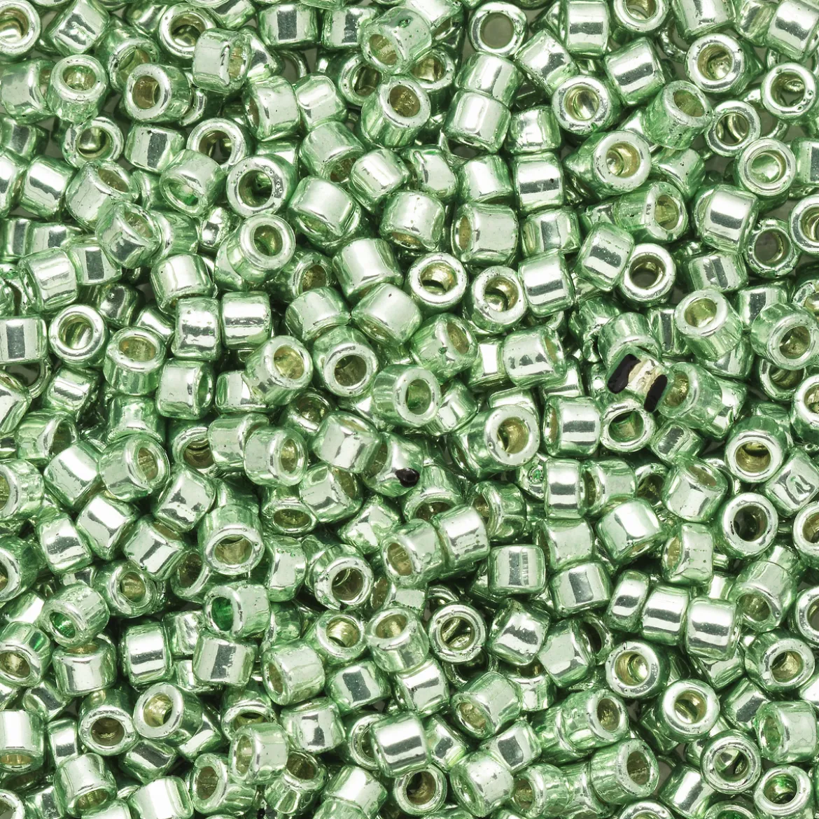 TOHO-perler 11/0 – lysegrønn metallic glans, PF560 PF galvanized sea foam