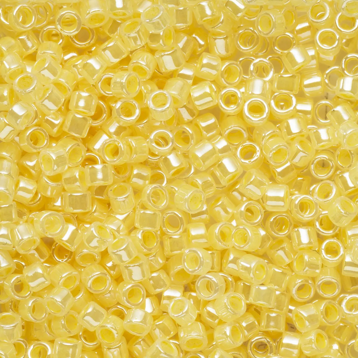 TOHO-perler 11/0 – lysegul glans, 903 Ceylon custard